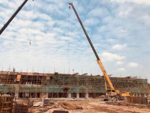 今日，PC構件配套混凝土攪拌樓主體結構順利結頂！